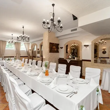 Maraton Hotell 3*